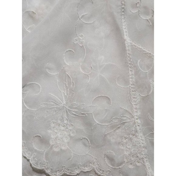 Vintage Sheer and Lace Off-White Needlepoint Grape Vine Tablecloth - Picture 3 of 9